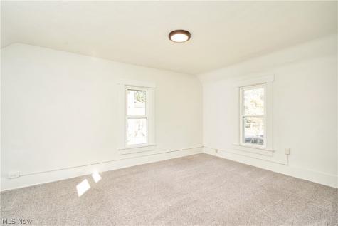 305 4th Street NW Barberton OH 44203