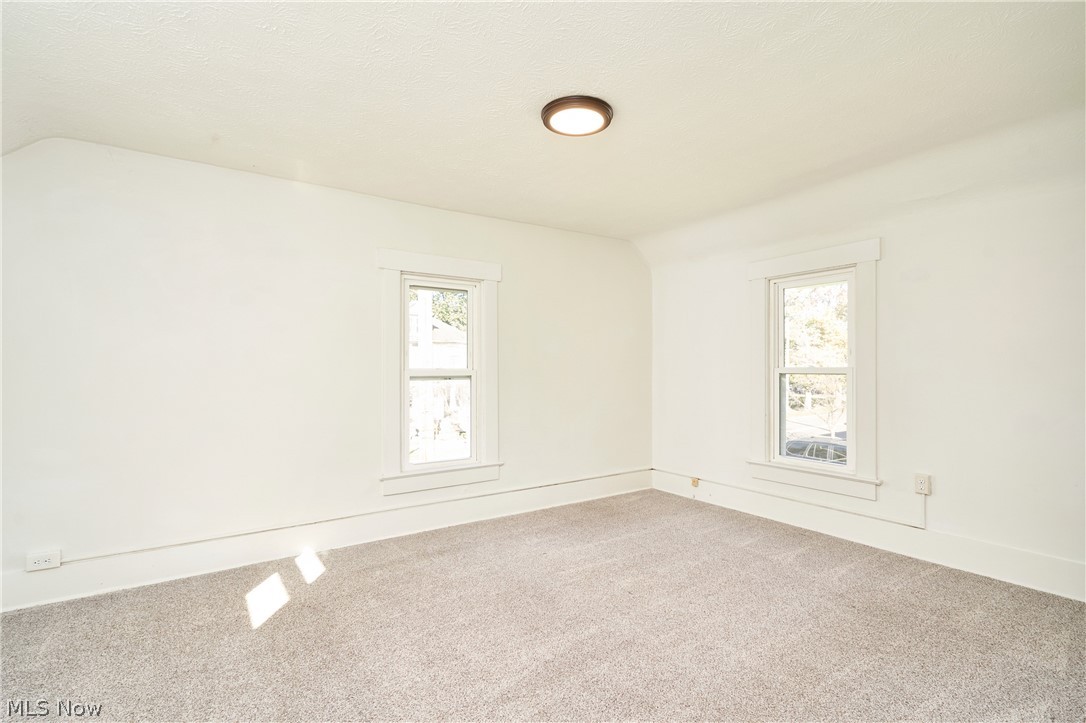 305 4th Street NW Barberton OH 44203
