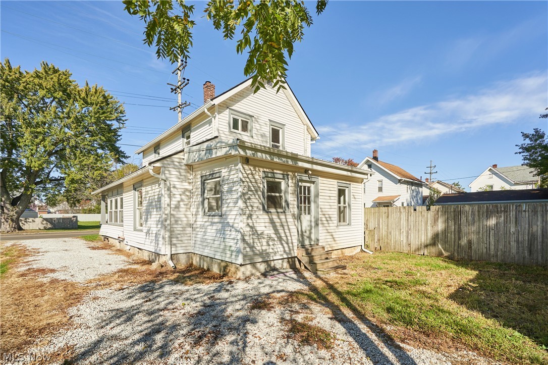 305 4th Street NW Barberton OH 44203