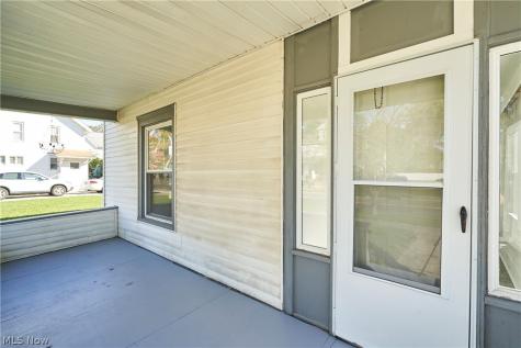 305 4th Street NW Barberton OH 44203
