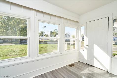305 4th Street NW Barberton OH 44203