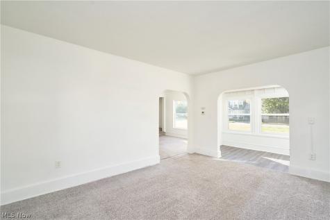 305 4th Street NW Barberton OH 44203