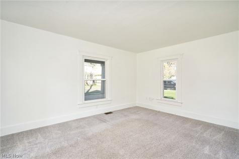 305 4th Street NW Barberton OH 44203