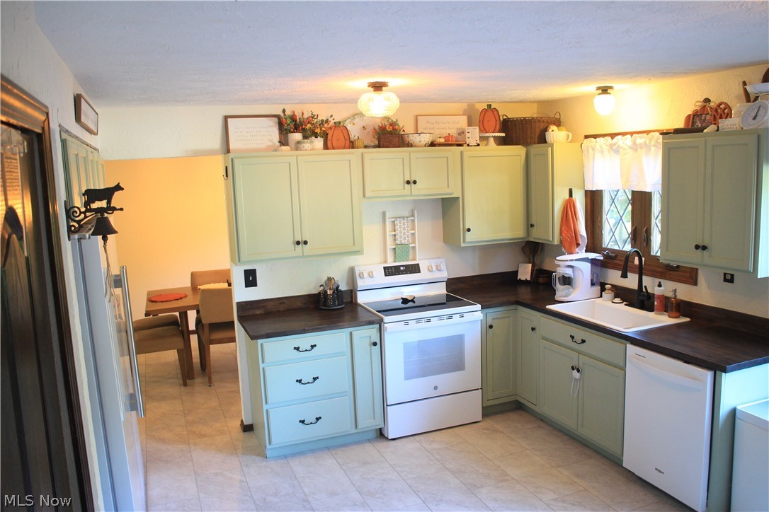 42820 Dellefield Road Elyria OH 44035