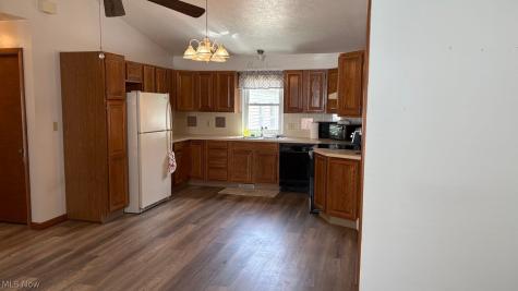 10101 Manoa Avenue Brooklyn OH 44144