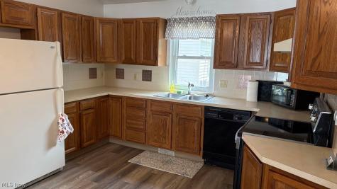 10101 Manoa Avenue Brooklyn OH 44144
