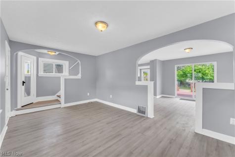 317 Illinois Avenue Lorain OH 44052