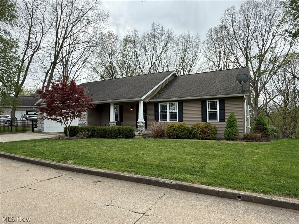 440 Hillcrest Drive NE New Philadelphia OH 44663