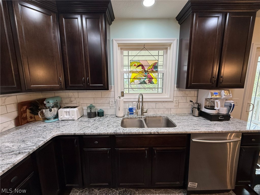 440 Hillcrest Drive NE New Philadelphia OH 44663