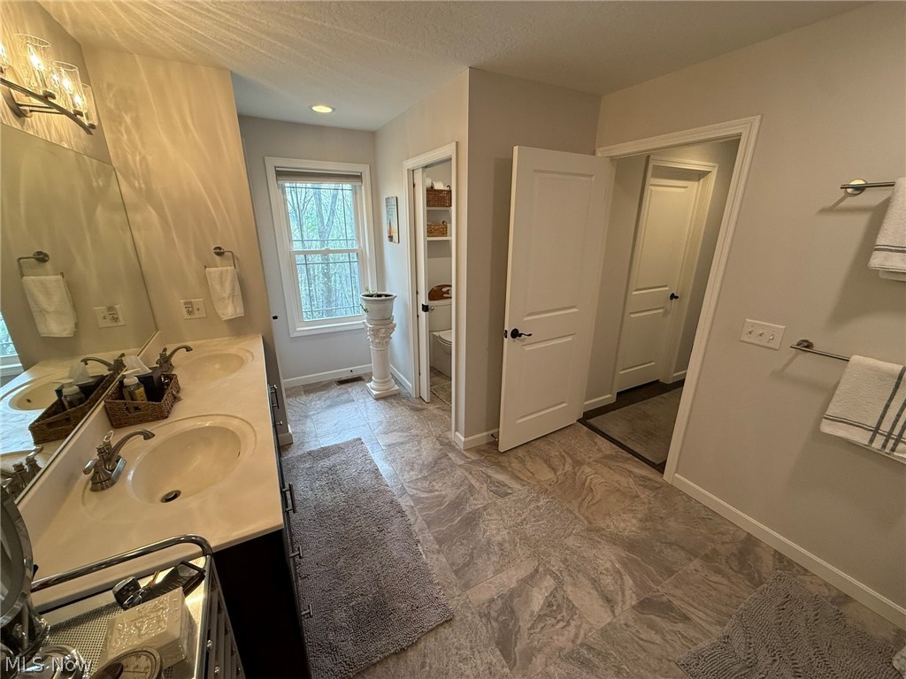 440 Hillcrest Drive NE New Philadelphia OH 44663