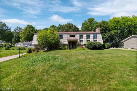 1229 Scenicrest Street NW Uniontown OH 44685