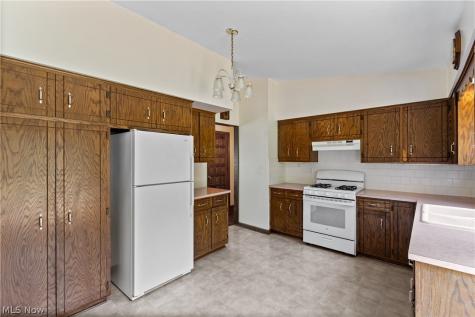 1229 Scenicrest Street NW Uniontown OH 44685