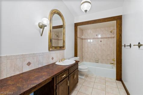 1229 Scenicrest Street NW Uniontown OH 44685