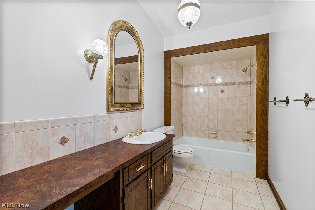 1229 Scenicrest Street NW Uniontown OH 44685