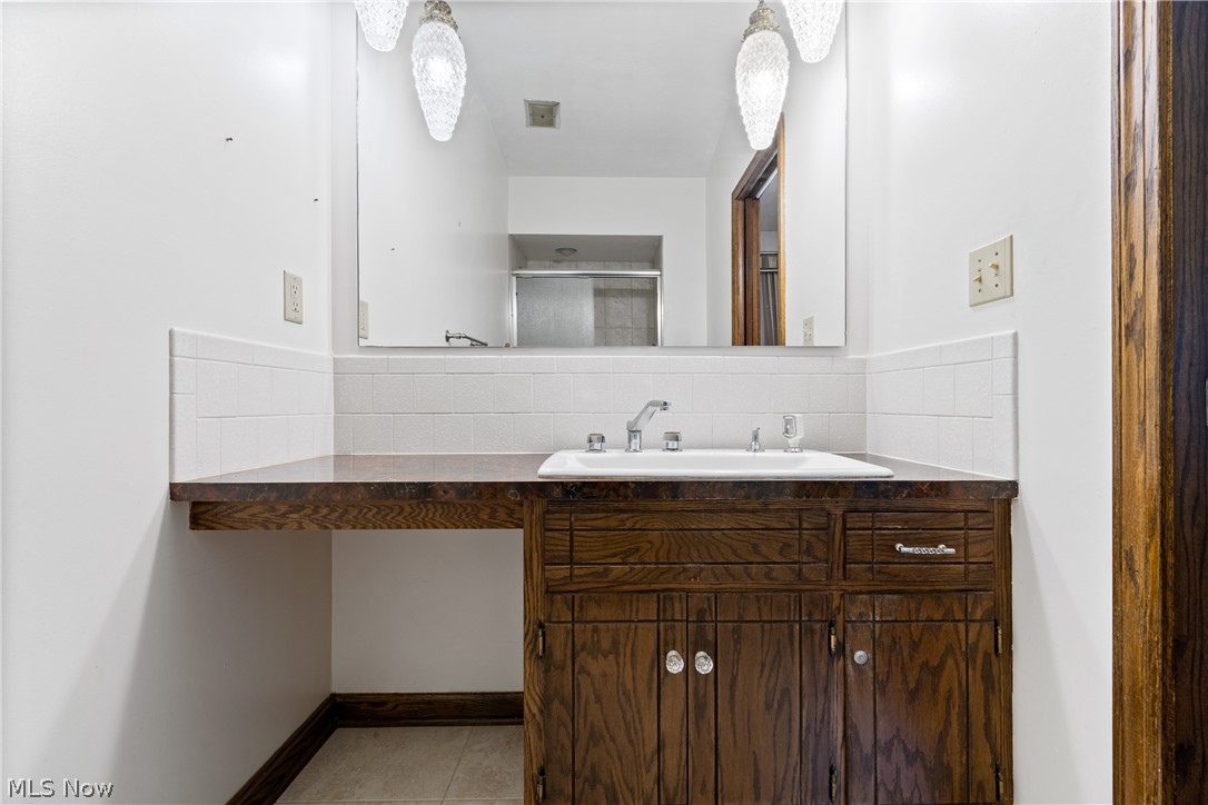 1229 Scenicrest Street NW Uniontown OH 44685