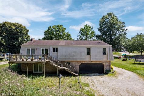 1229 Scenicrest Street NW Uniontown OH 44685