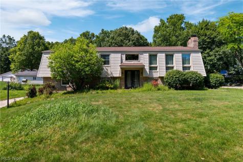1229 Scenicrest Street NW Uniontown OH 44685