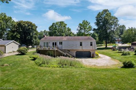 1229 Scenicrest Street NW Uniontown OH 44685