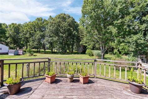 1229 Scenicrest Street NW Uniontown OH 44685