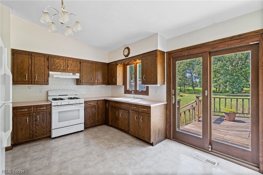1229 Scenicrest Street NW Uniontown OH 44685