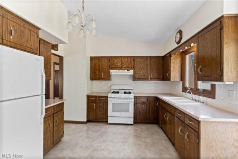 1229 Scenicrest Street NW Uniontown OH 44685