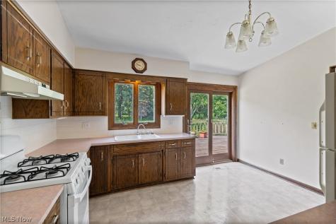 1229 Scenicrest Street NW Uniontown OH 44685