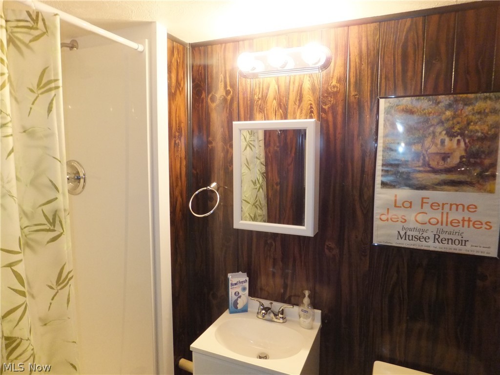 6102 Orchard Grove Avenue Cleveland OH 44144