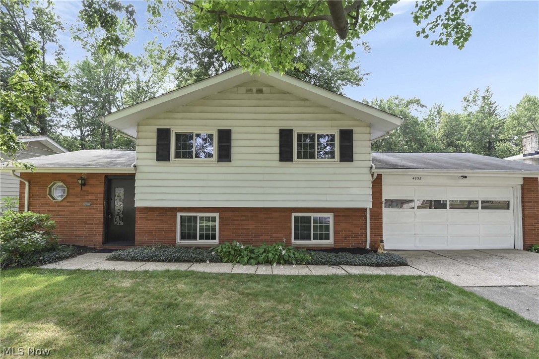4958 Hampton Drive North Olmsted OH 44070