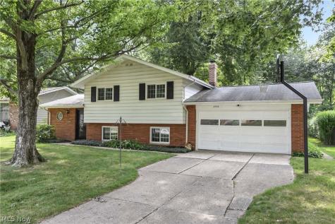 4958 Hampton Drive North Olmsted OH 44070