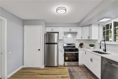 4958 Hampton Drive North Olmsted OH 44070