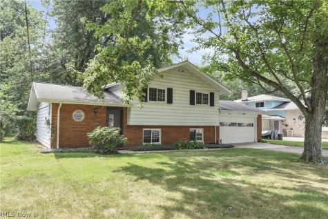 4958 Hampton Drive North Olmsted OH 44070