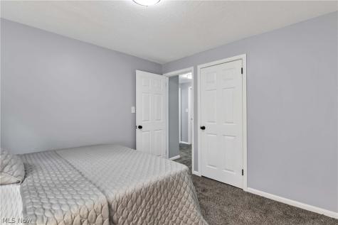 4958 Hampton Drive North Olmsted OH 44070