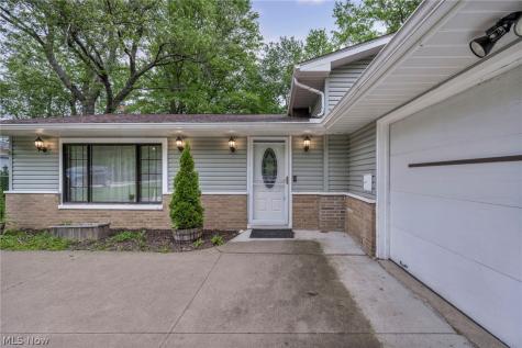 7647 Mccreary Road Seven Hills OH 44131