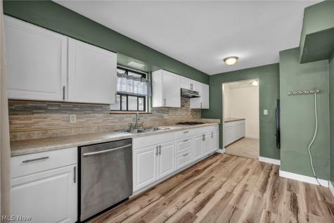 7647 Mccreary Road Seven Hills OH 44131