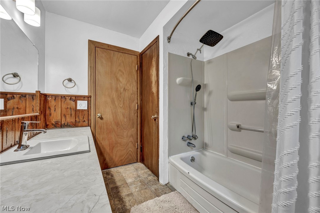7647 Mccreary Road Seven Hills OH 44131