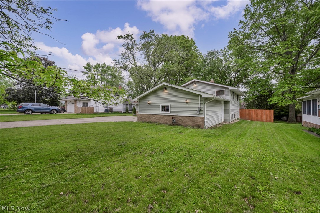7647 Mccreary Road Seven Hills OH 44131