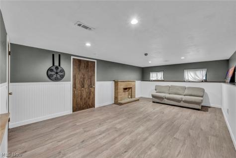 7647 Mccreary Road Seven Hills OH 44131
