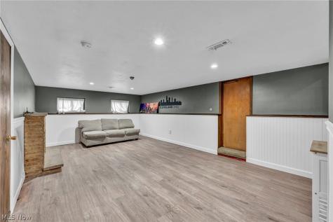 7647 Mccreary Road Seven Hills OH 44131
