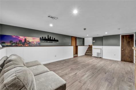 7647 Mccreary Road Seven Hills OH 44131