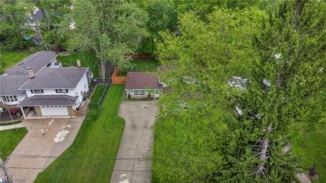 7647 Mccreary Road Seven Hills OH 44131