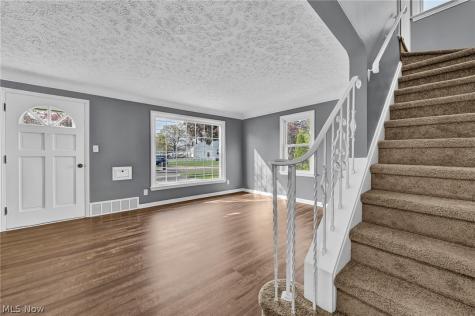612 North Street Brooklyn Heights OH 44131