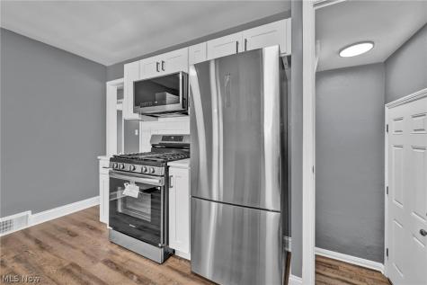 612 North Street Brooklyn Heights OH 44131