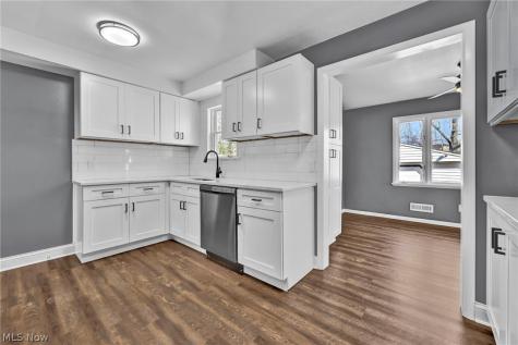 612 North Street Brooklyn Heights OH 44131