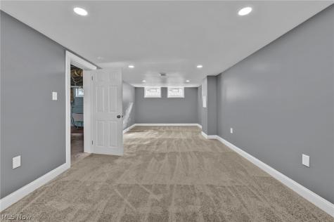 612 North Street Brooklyn Heights OH 44131