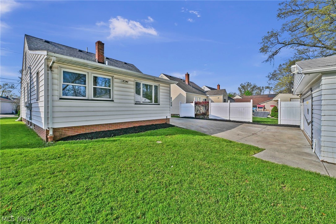 612 North Street Brooklyn Heights OH 44131