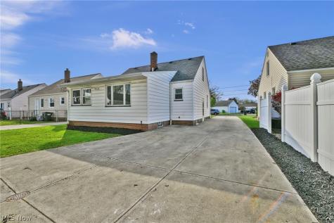612 North Street Brooklyn Heights OH 44131