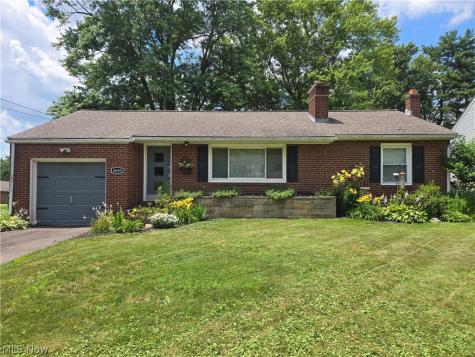 4649 Roosevelt Avenue NE Canton OH 44705