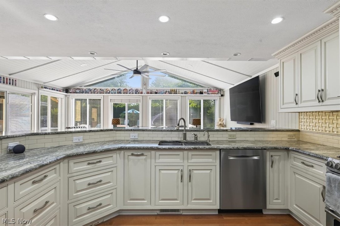 8230 Yorkshire Drive Mentor OH 44060