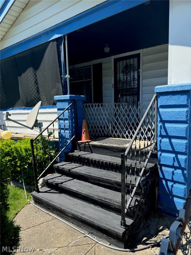 10913 Greenwich Avenue Cleveland OH 44105