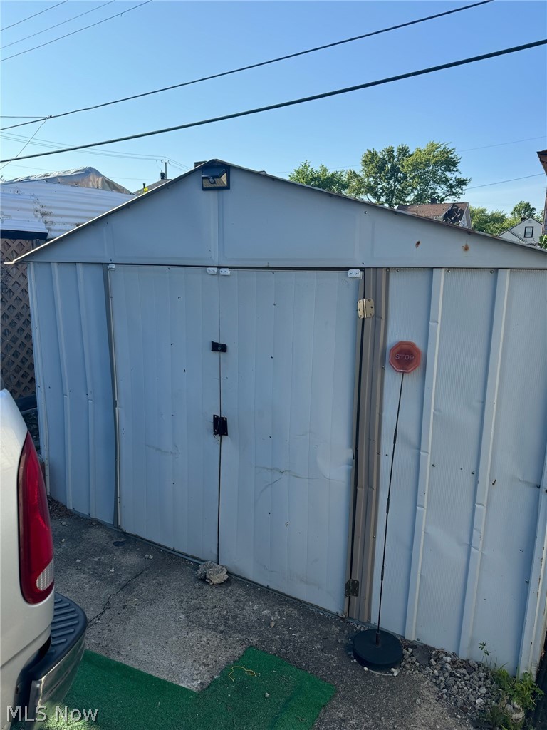 10913 Greenwich Avenue Cleveland OH 44105